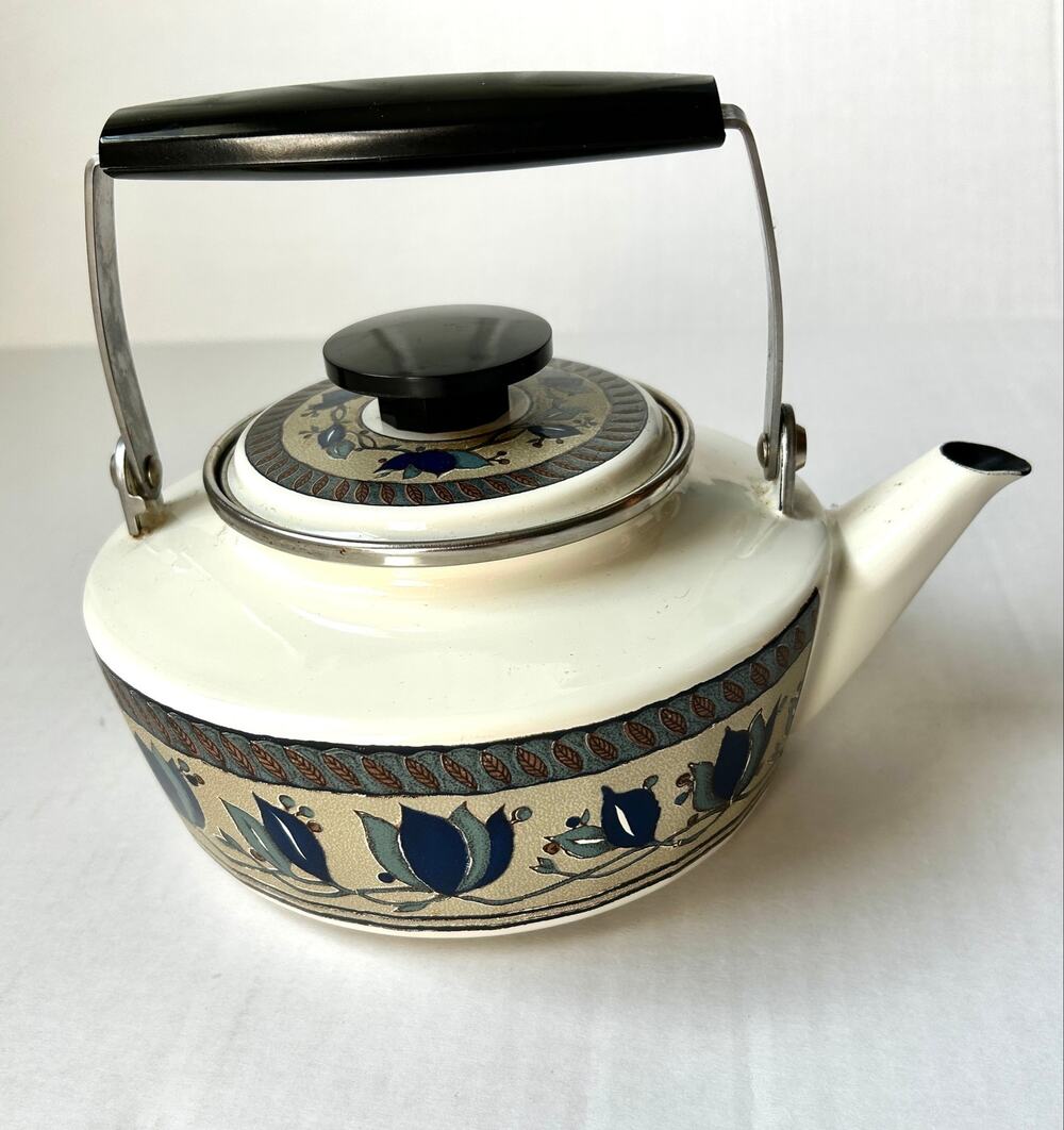 Mikasa Vintage Arabella Metal Homestead Tea Kettle and Lid